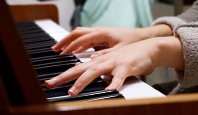 piano-voice-lessons-annie-burton_1200x700